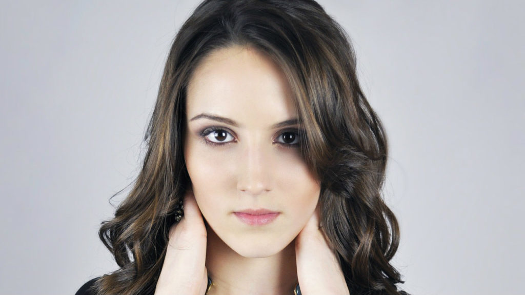 lady with clear skin