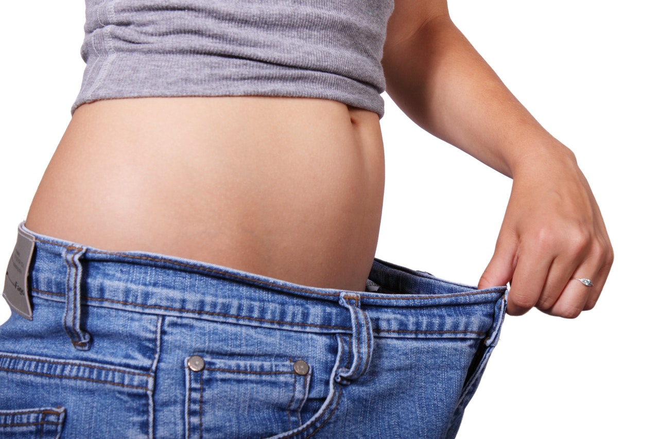 woman wearing jeans that are too big